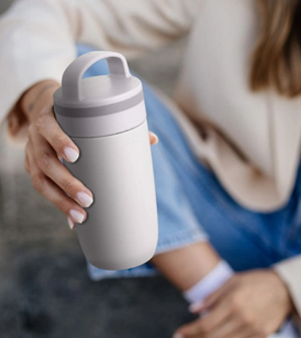 Vaso de café de 12 oz con tapa de mango 2 en 1